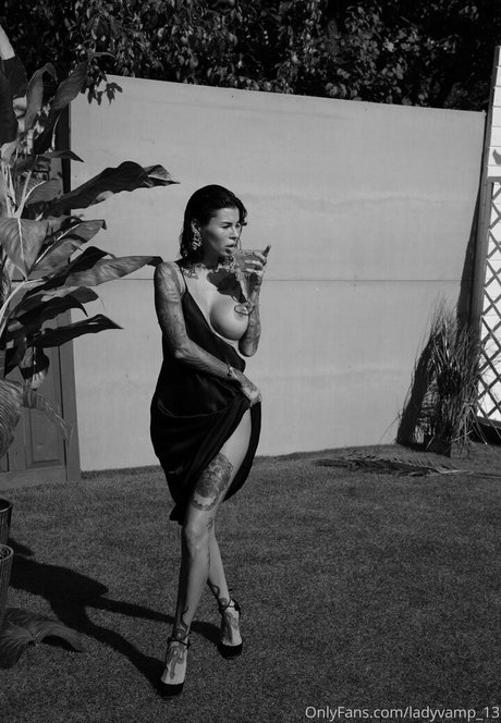 Lady Vamp Profile pic