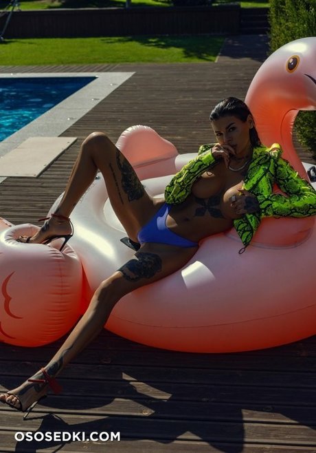 Lady Vamp perfect actress pictures