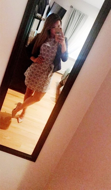 Lizzy Decologero naked pornstar image