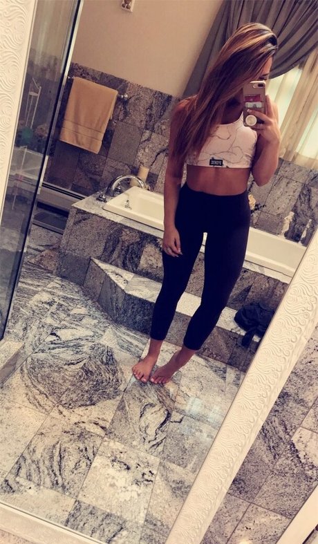 Lizzy Decologero high quality model photos