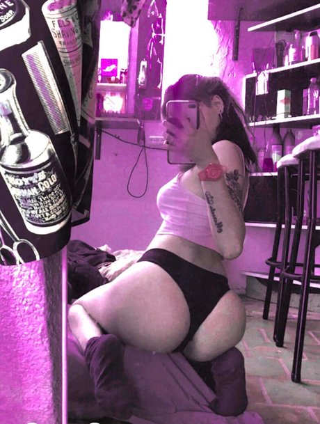 Mileey Vigo exclusive model img