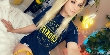 luvlexi model pretty photo