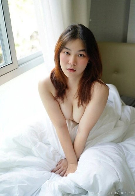 Lookjeab naked pornstar image