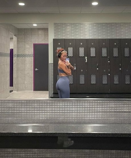 hollyliangg top model photos