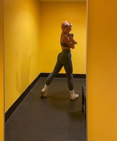 hollyliangg star hd gallery