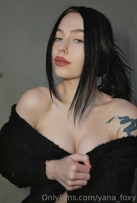 yanafoxy free nude actress pic