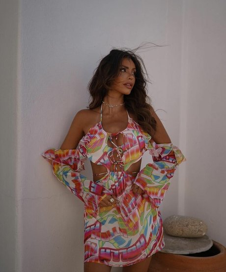 Sarah Sunita sexy actress pic