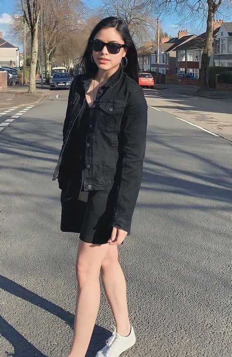 Crystalst naked model gallery