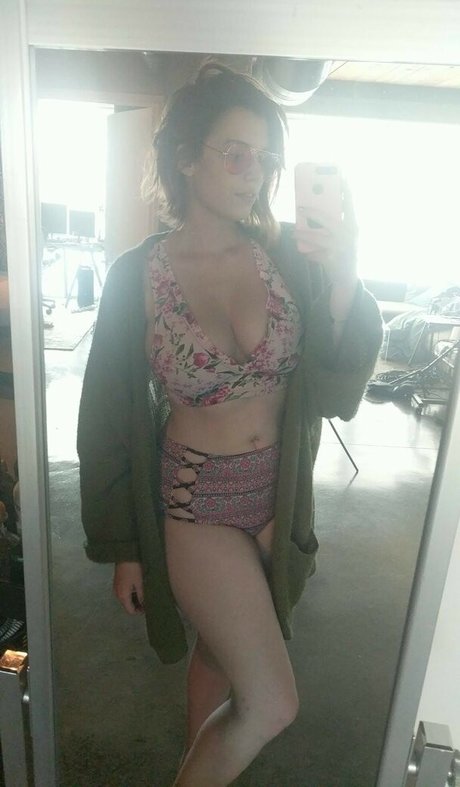 RipMika model hd photo