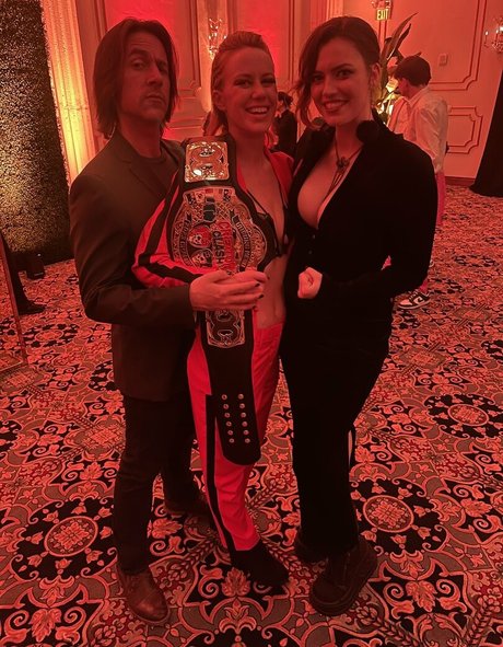 RipMika star top photos