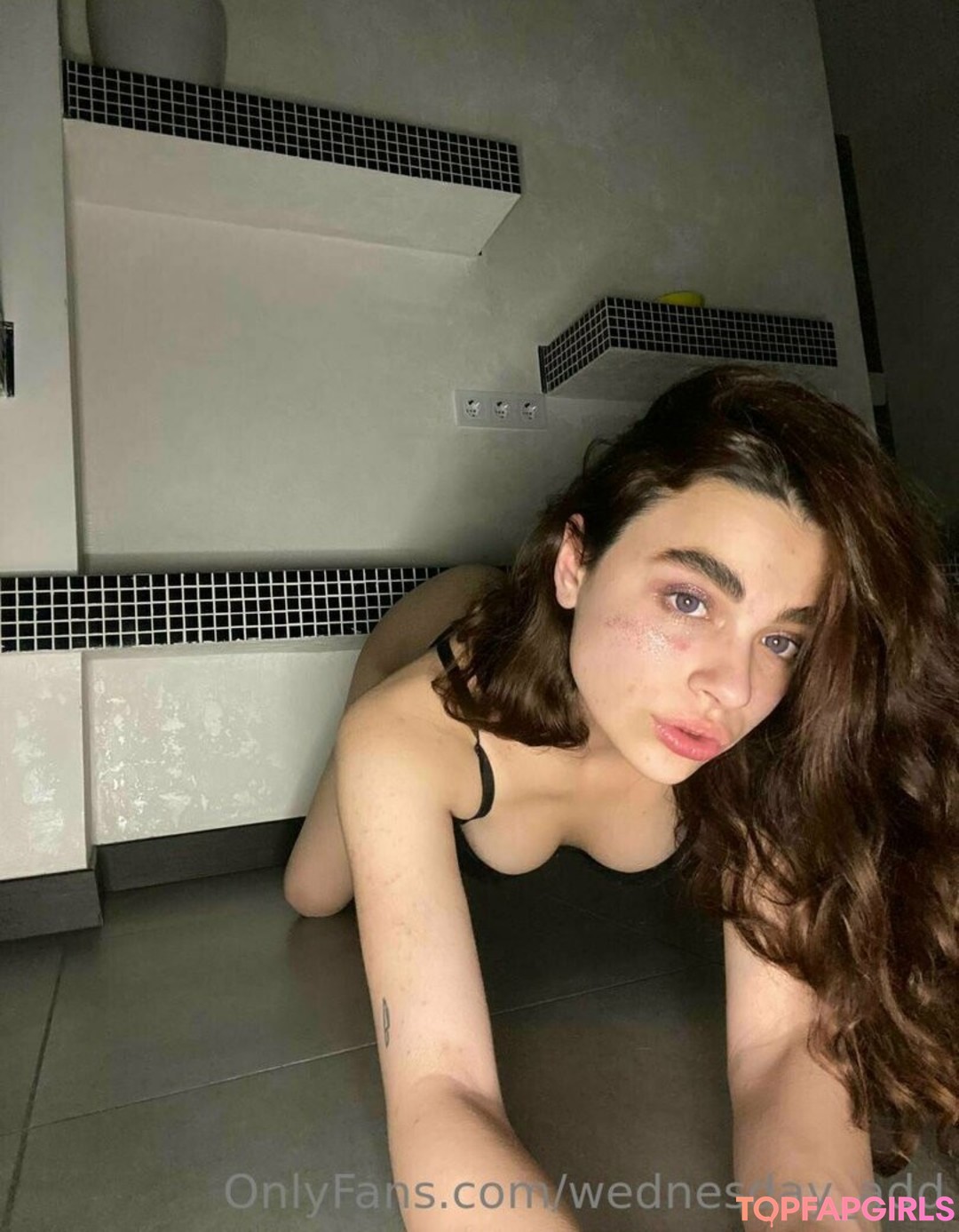 wednesday add nudes star img