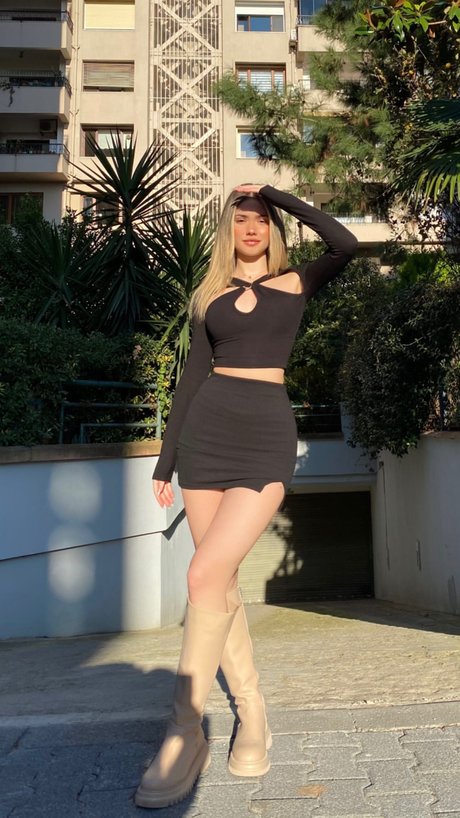 Melike Saygin pornstar picture