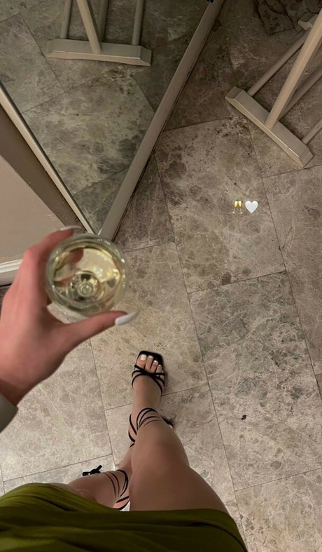 Melike Saygin erotic actress img