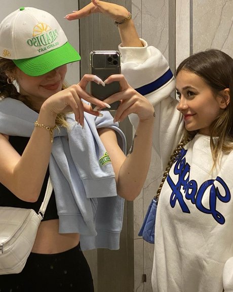 Melike Saygin hot star photo