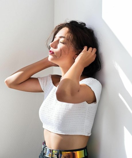 Ella Flare hd actress gallery