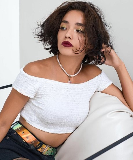 Ella Flare art actress image