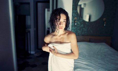 Ella Flare free actress photo