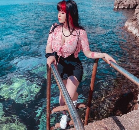 Shini Waifu hot model archive