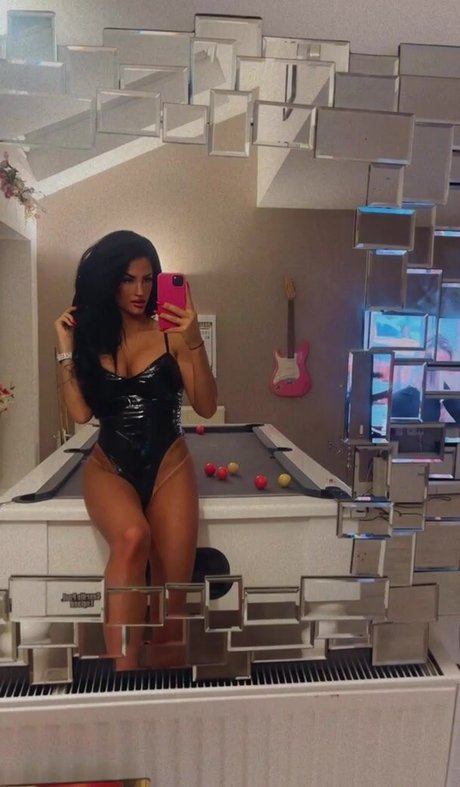 Samantha West porn model pic