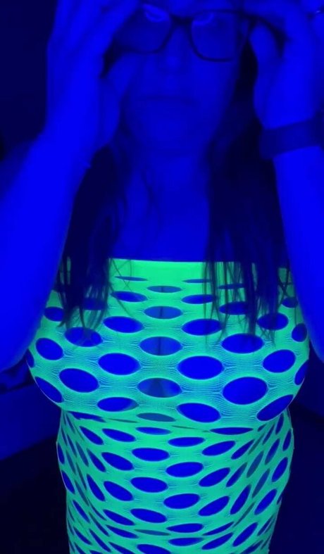 Betsy Torrid model hd image