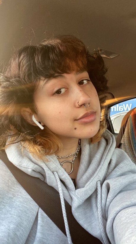 Suedmza porn star photo