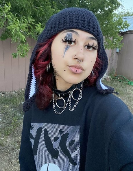 Suedmza star sexy pics