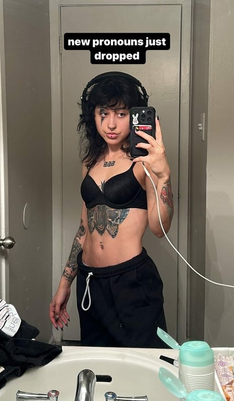 Suedmza model nudes pic