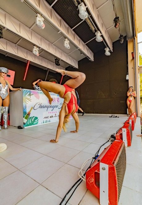 Carys Hamilton model top photos