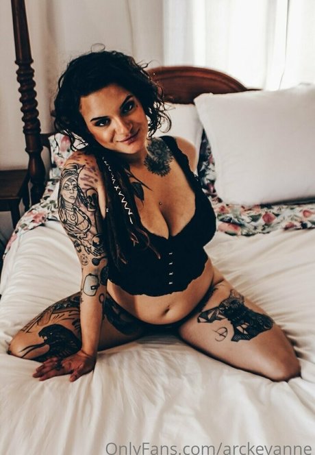 arckeyanne nude star galleries