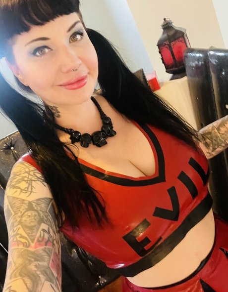 mayasinstress sexy model picture