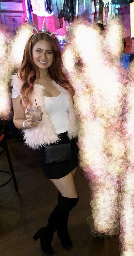 Felicity Freckle sexy pornstar image