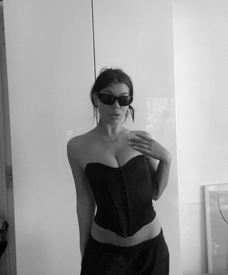 Linea Sindt pornstar erotic img