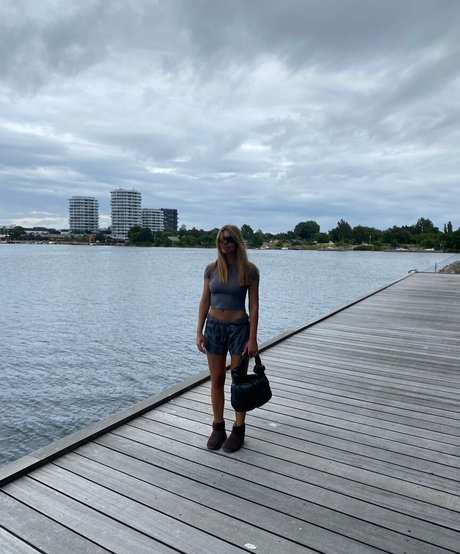 Linea Sindt pornstar free pictures