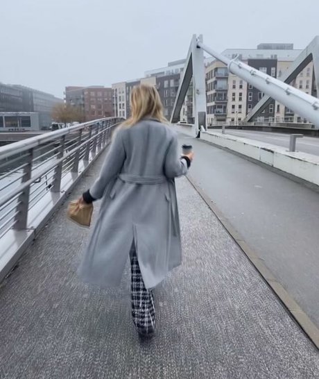 Linea Sindt nude actress pic