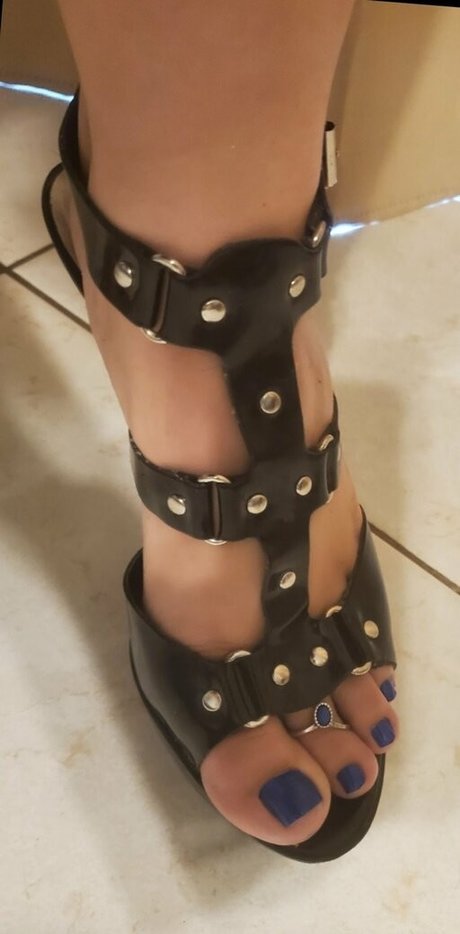 lizziesexifeet exclusive pornstar pictures