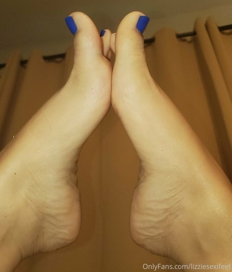 lizziesexifeet model adult img