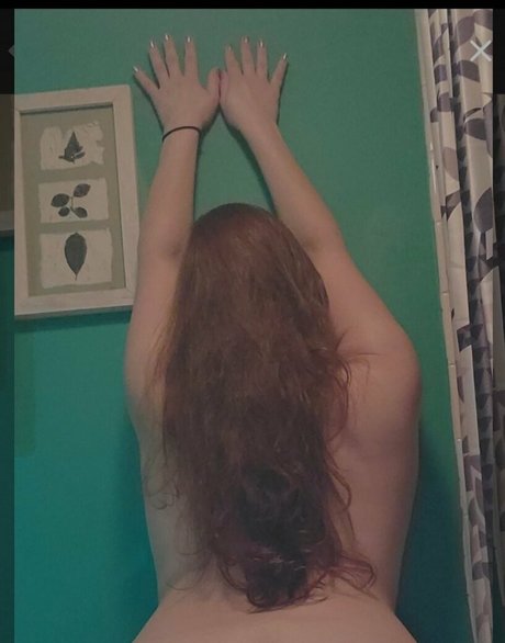 lizziesexifeet model beautiful pic