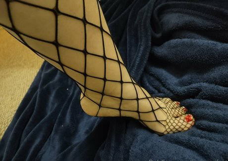 lizziesexifeet model high quality images