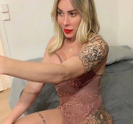 JeSuisBabi adult actress pics