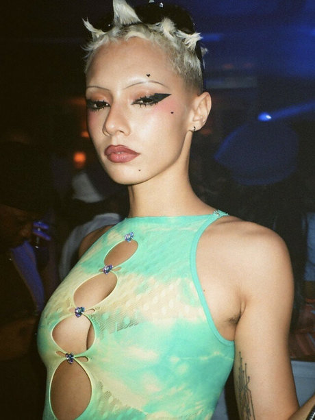 Jazelle Zanaughtti nude actress pic