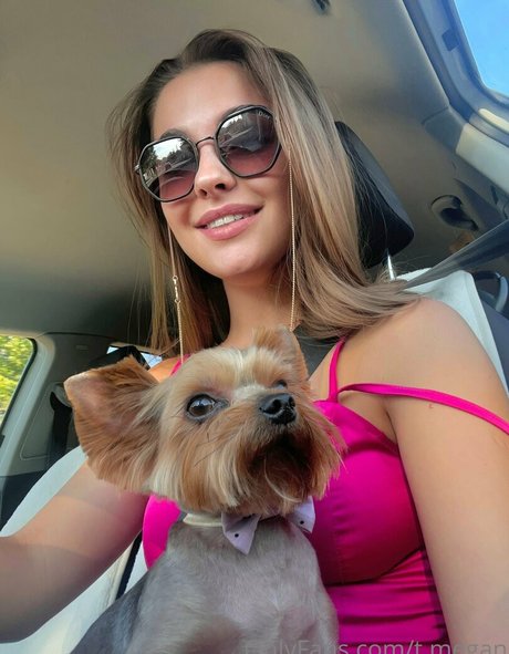 t megan naked model img