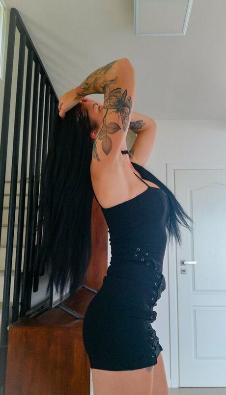 lory tatt pretty pornstar img