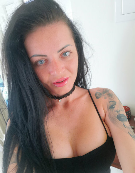 lory tatt beautiful actress image