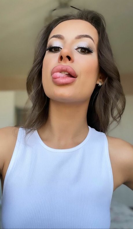 Tinylelax pornstar pretty images