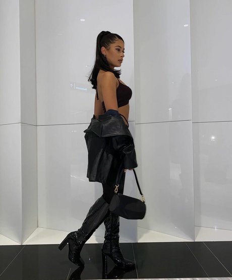 Flor De La Rosa erotic model photo