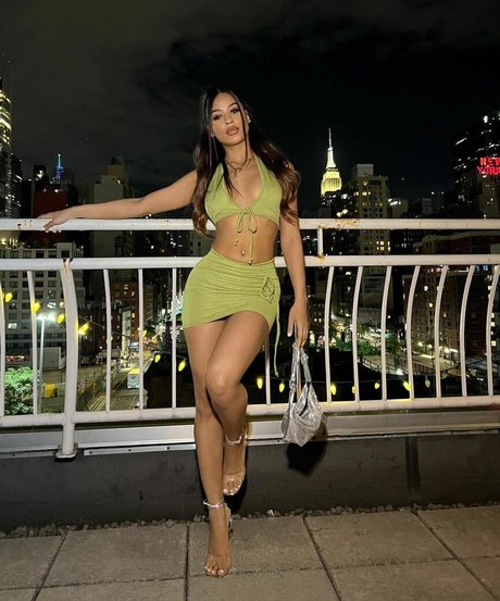 Flor De La Rosa naked model image