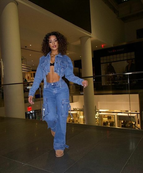 Flor De La Rosa nude model picture