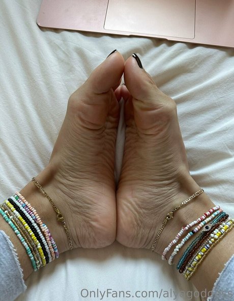 alyagoddess nude actress pics