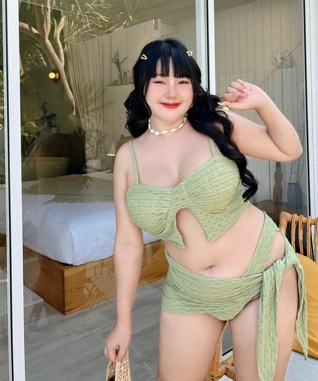 Yinnxmuayy sexy actress pictures