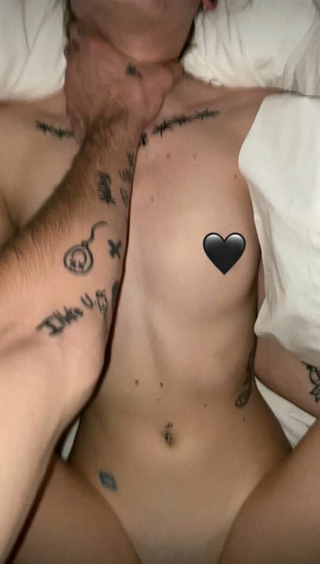 Lilplaybunny model exclusive pics